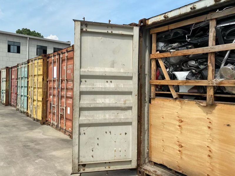 报废车辆拆解部件等固体废物（约394209.50kg）