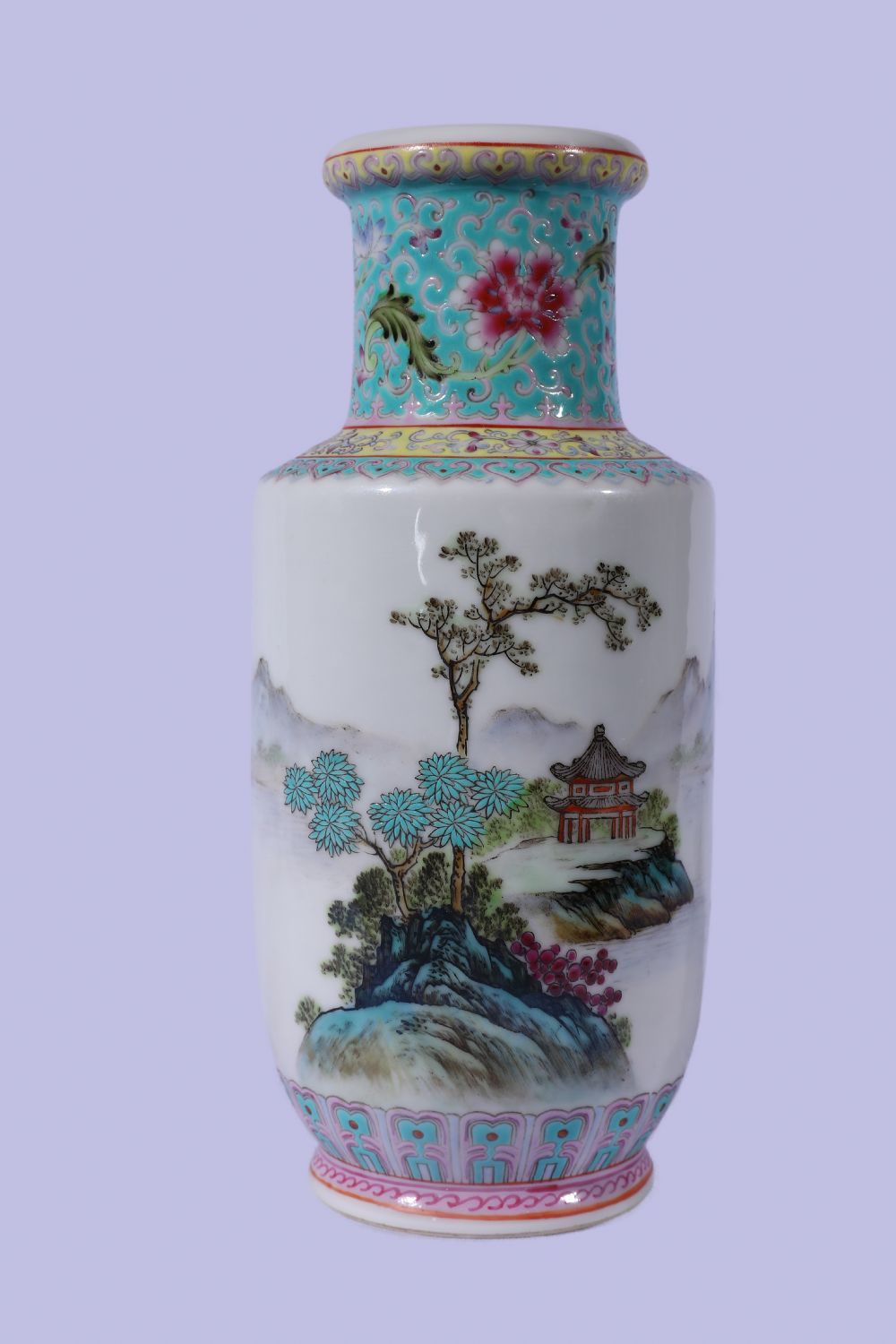 艺术瓷厂六十年代粉彩山水报竹瓶